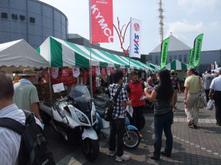 晴天に恵まれ今年も大盛況。 6万人からの来場者でにぎわいました。